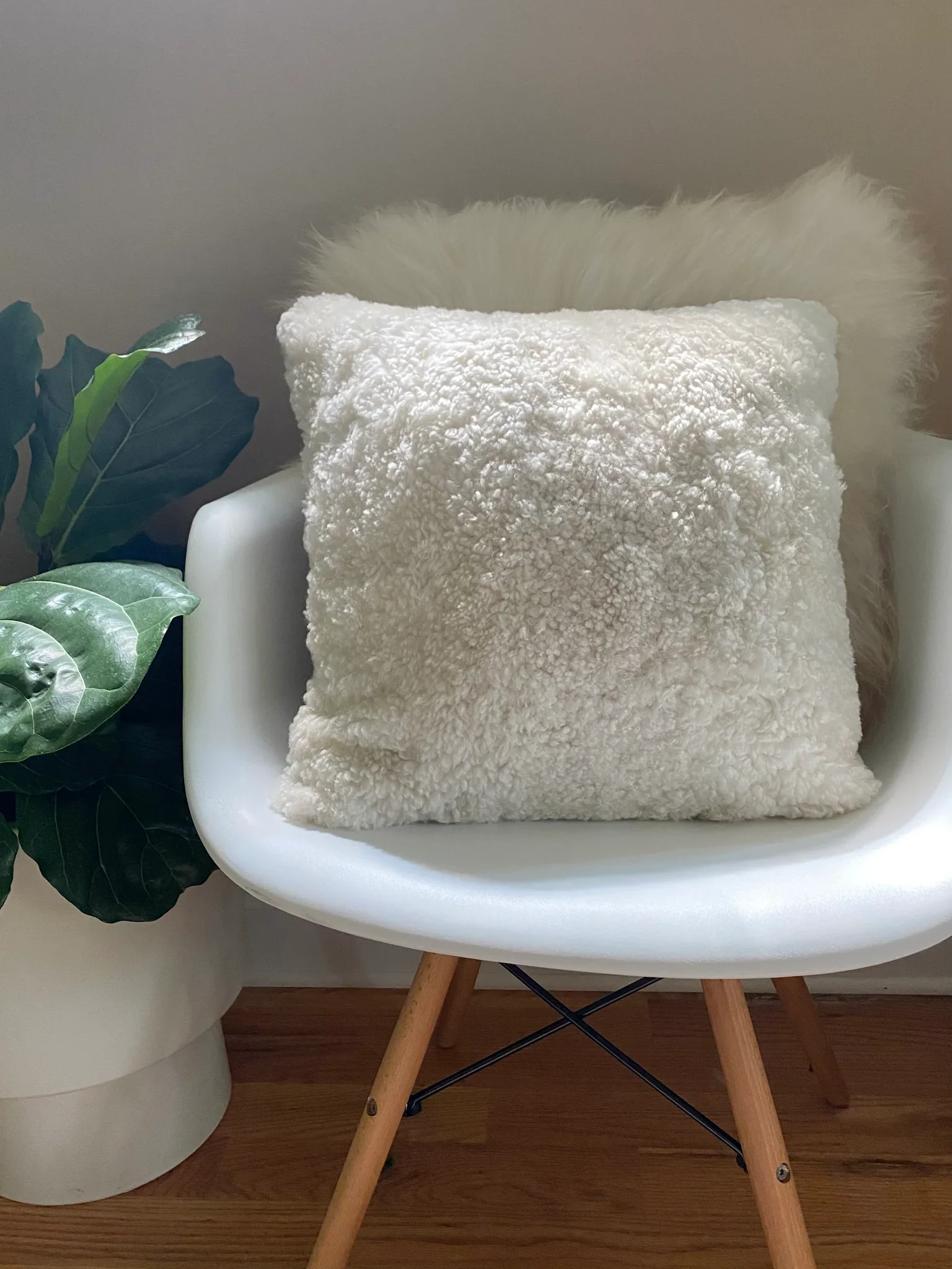 20” x 20” Ivory Shearling Sheepskin Pillowcase - Image 5