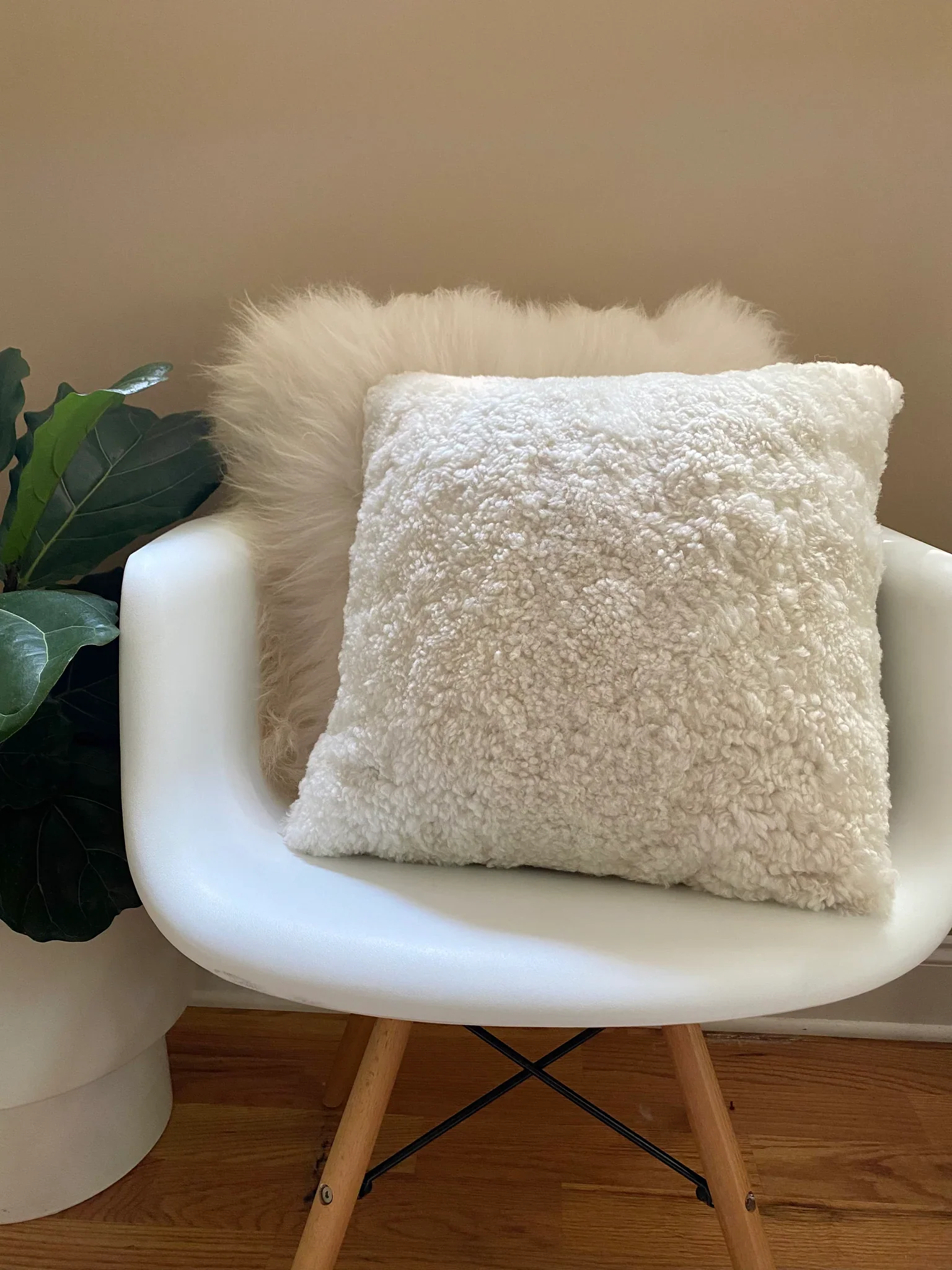 20” x 20” Ivory Shearling Sheepskin Pillowcase - Image 6