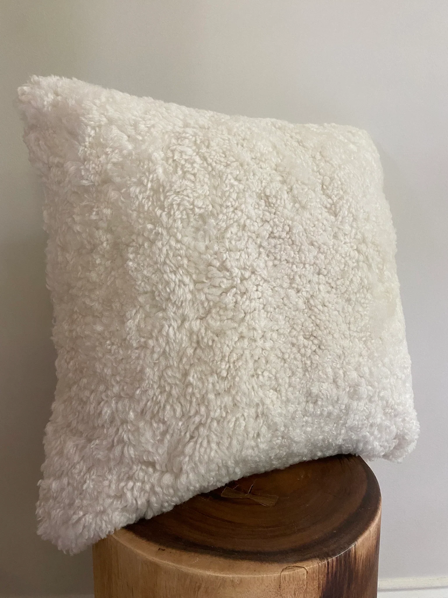 20” x 20” Ivory Shearling Sheepskin Pillowcase - Image 8