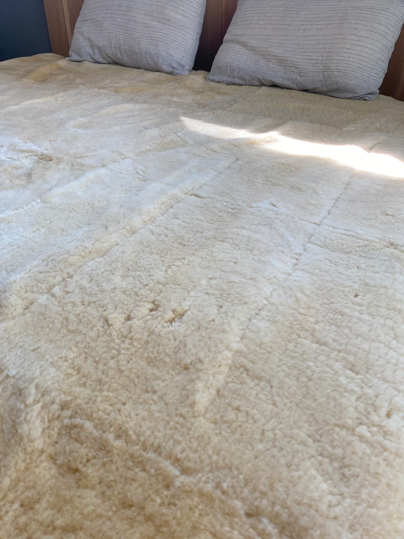 Medical Grade Sheepskin Mattress Cover - Image 6