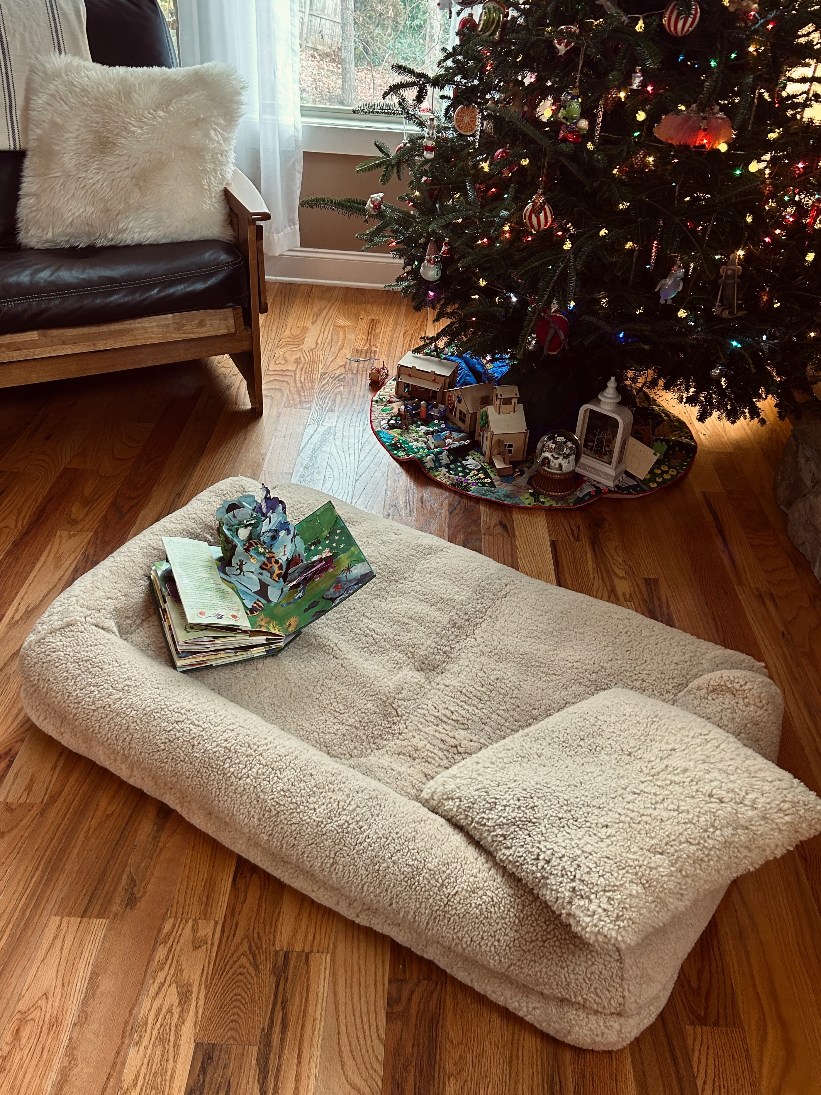 The East Perry Lounger - Image 3